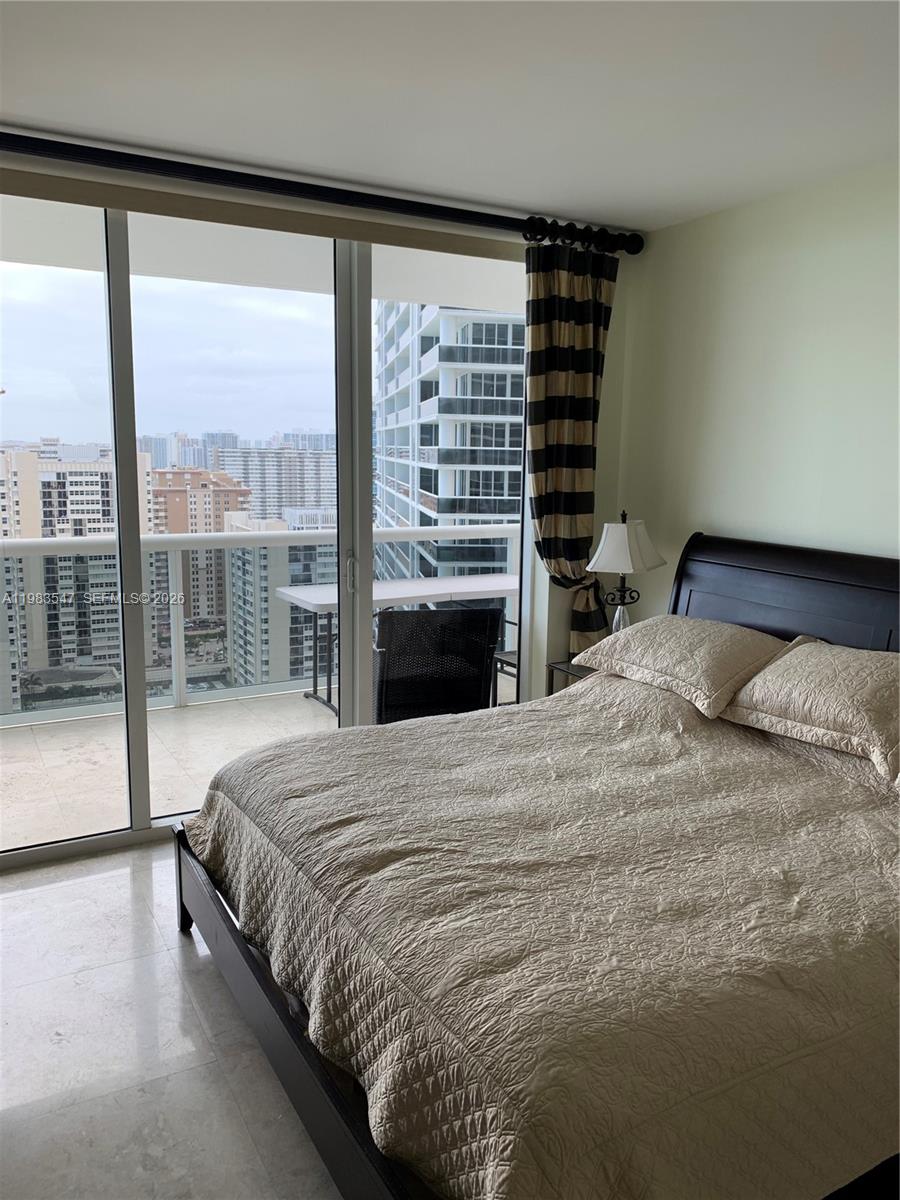 2503 3 / 3 1733 sq. ft. $ 2026-04-27 0 foto