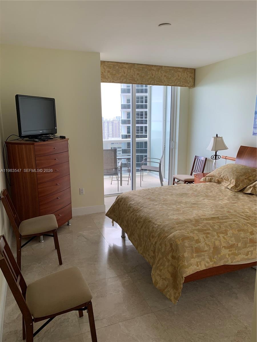 2503 3 / 3 1733 sq. ft. $ 2026-04-27 0 foto