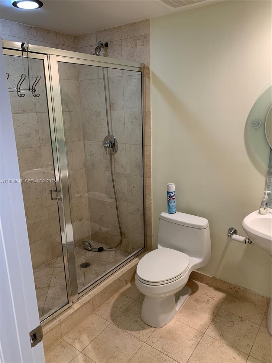 2503 3 / 3 1733 sq. ft. $ 2026-04-27 0 foto