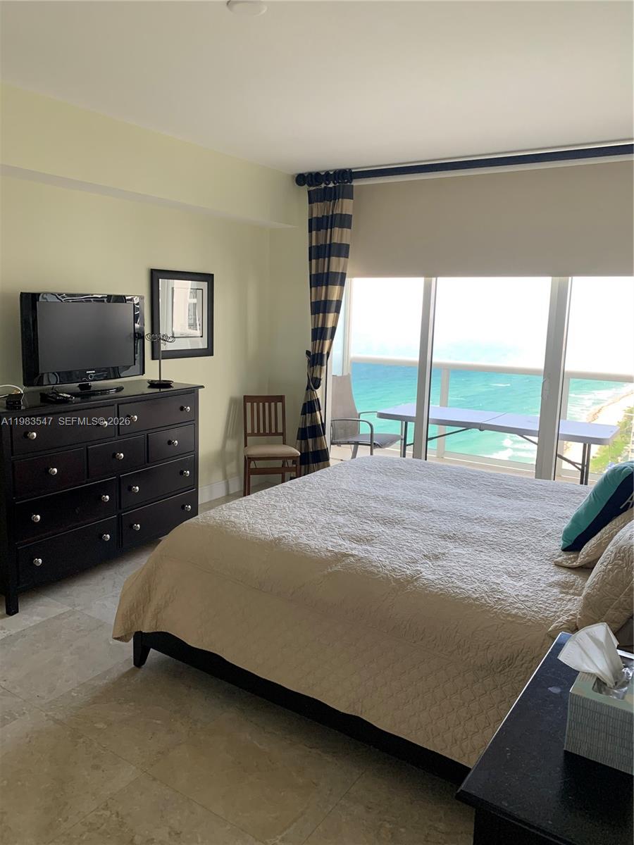 2503 3 / 3 1733 sq. ft. $ 2026-04-27 0 foto