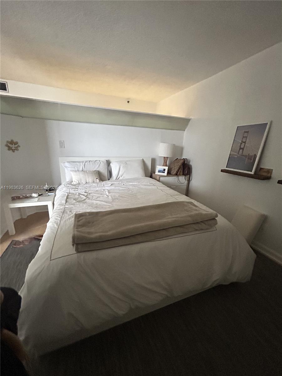 1715 0 / 1 732 sq. ft. $ 2026-03-16 0 Photo
