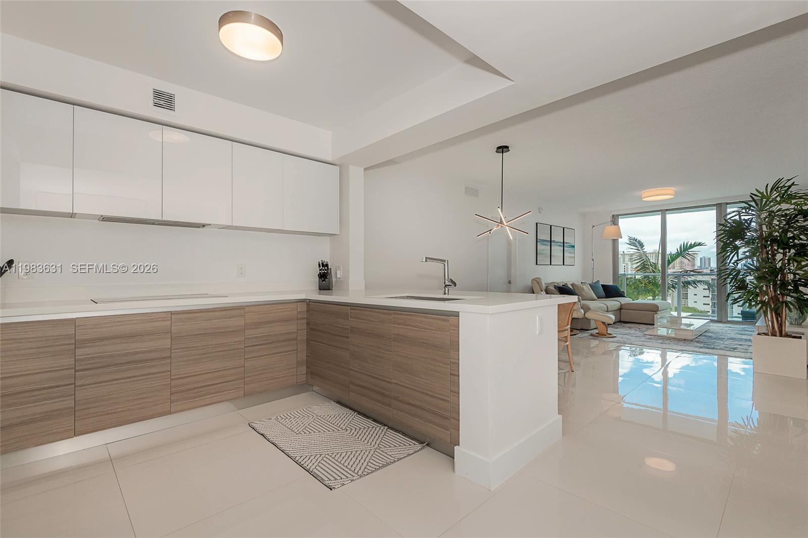 4-805 2 / 3 1541 кв.футов $ 2026-03-16 0 Фото