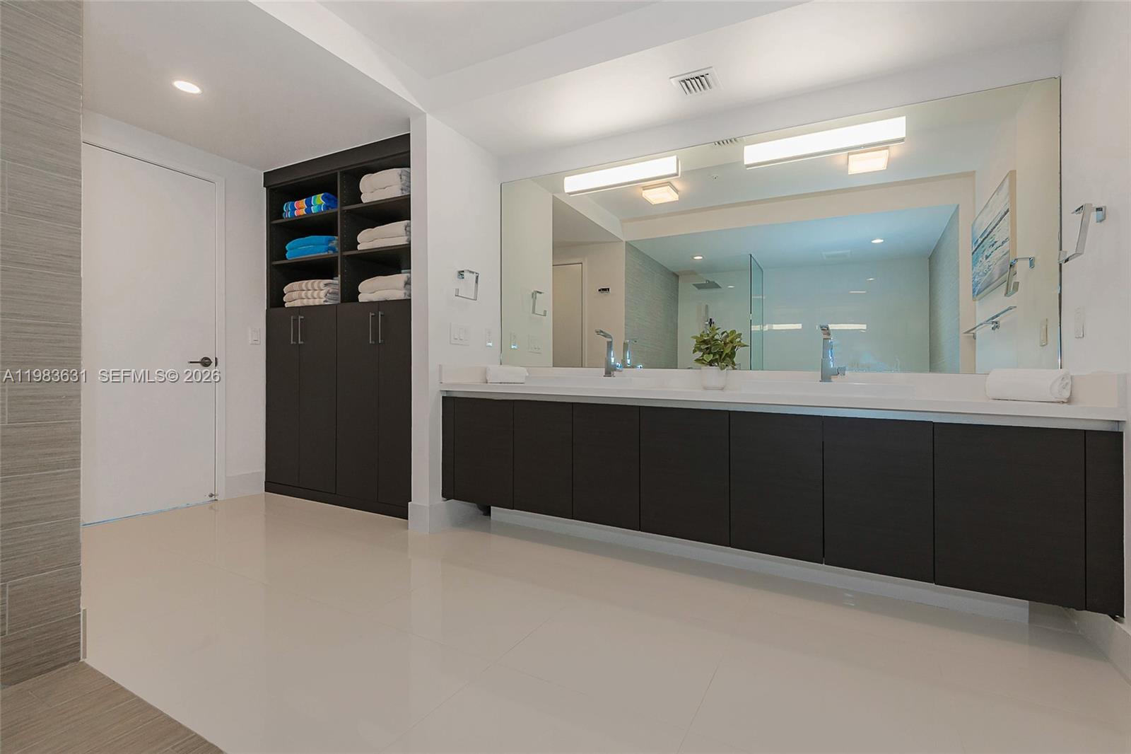 4-805 2 / 3 1541 кв.футов $ 2026-03-16 0 Фото