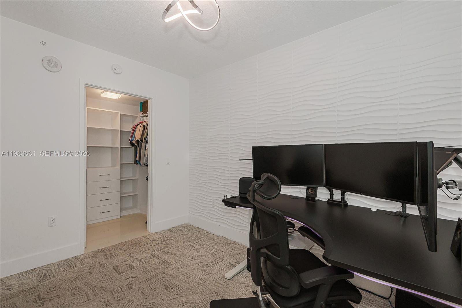 4-805 2 / 3 1541 кв.футов $ 2026-03-16 0 Фото