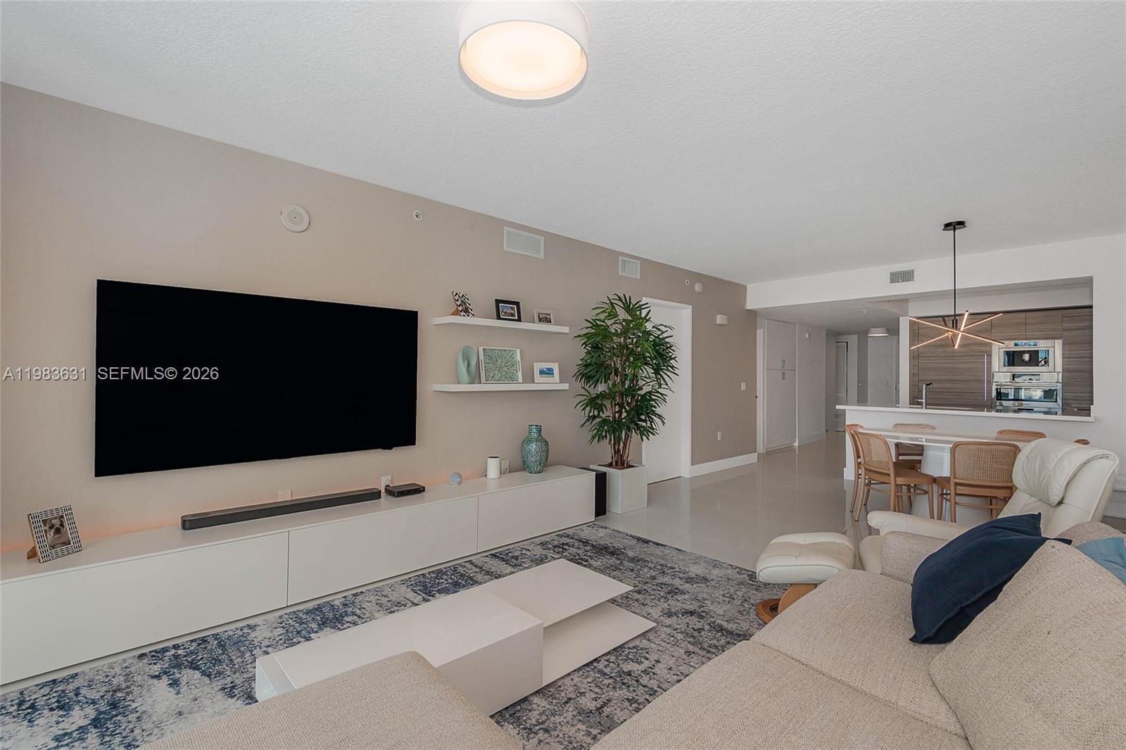 4-805 2 / 3 1541 кв.футов $ 2026-03-16 0 Фото