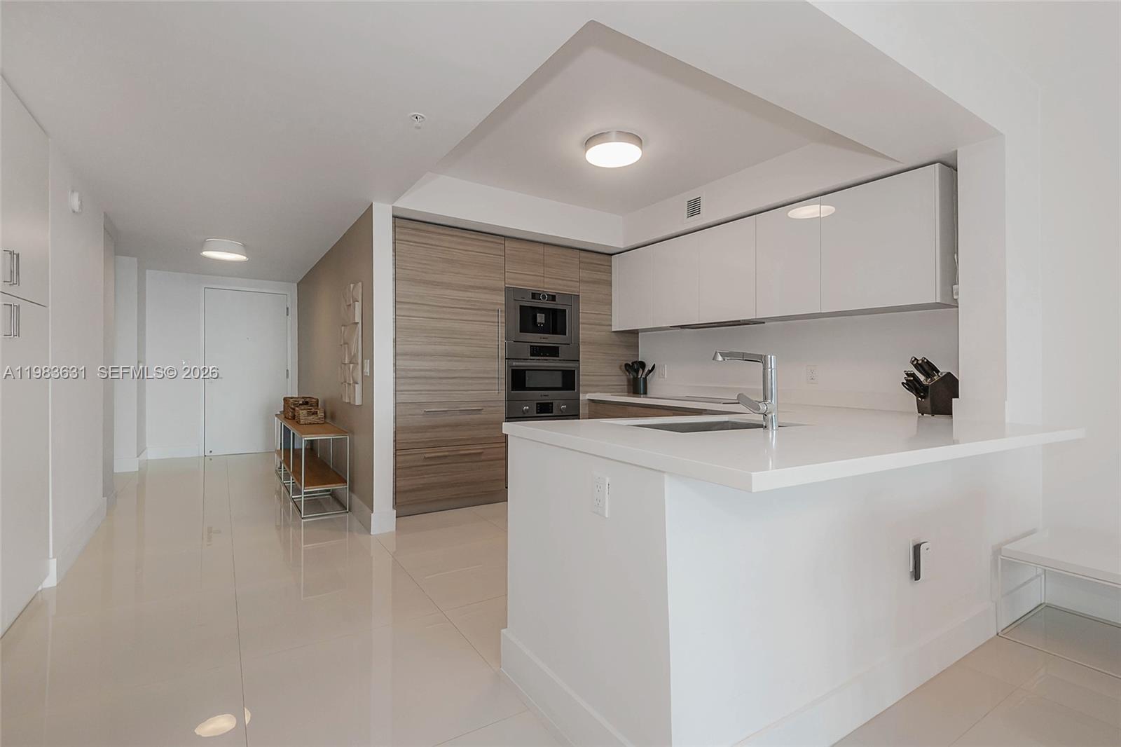 4-805 2 / 3 1541 кв.футов $ 2026-03-16 0 Фото