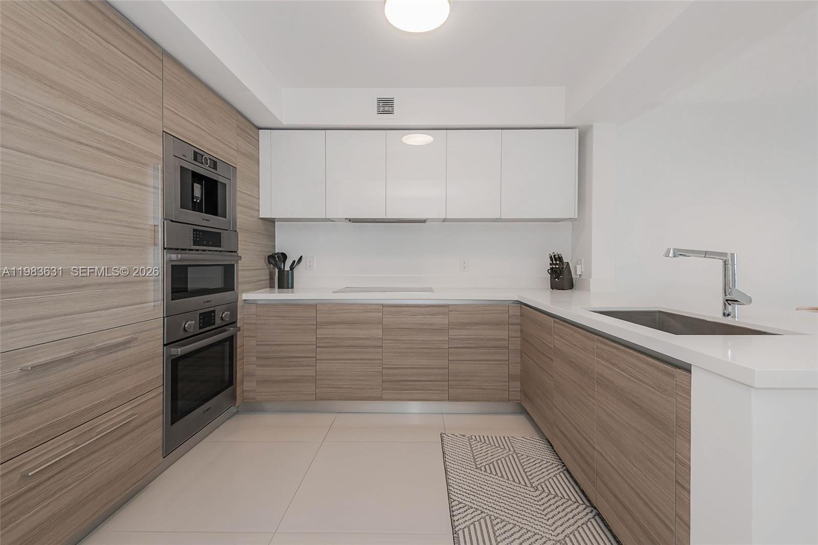 4-805 2 / 3 1541 кв.футов $ 2026-03-16 0 Фото