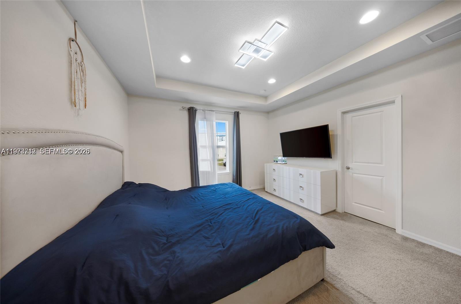 932 3 / 3 1881 sq. ft. $ 2026-03-16 0 foto