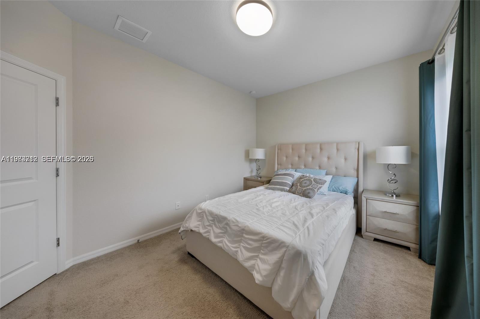 932 3 / 3 1881 sq. ft. $ 2026-03-16 0 foto