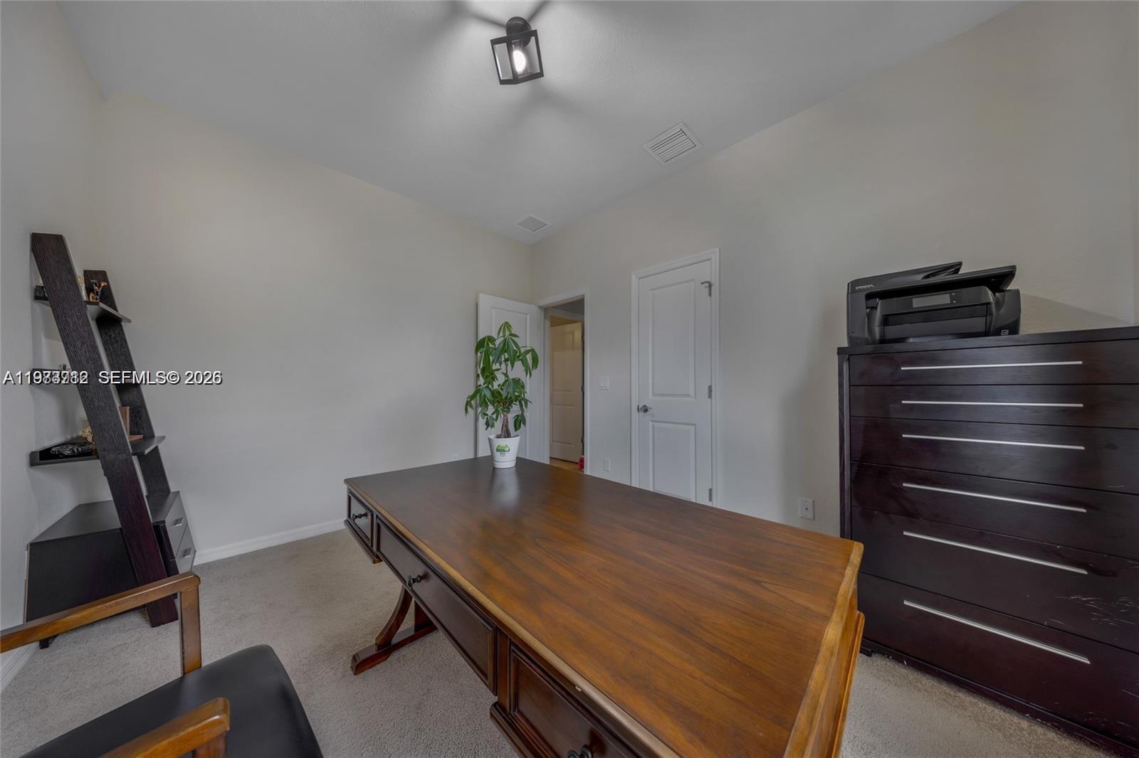 932 3 / 3 1881 sq. ft. $ 2026-03-16 0 foto