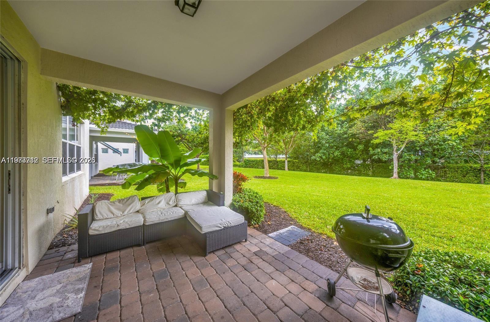 932 3 / 3 1881 sq. ft. $ 2026-03-16 0 foto