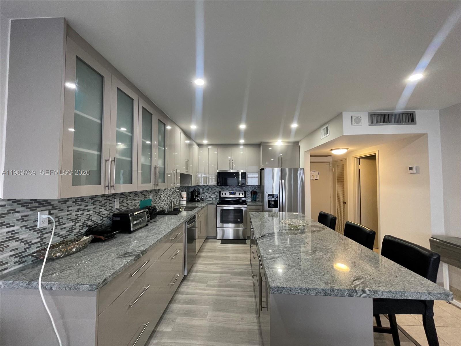 Photo of 3725 Ocean Dr  #911, Hollywood, Florida, 33019 - 