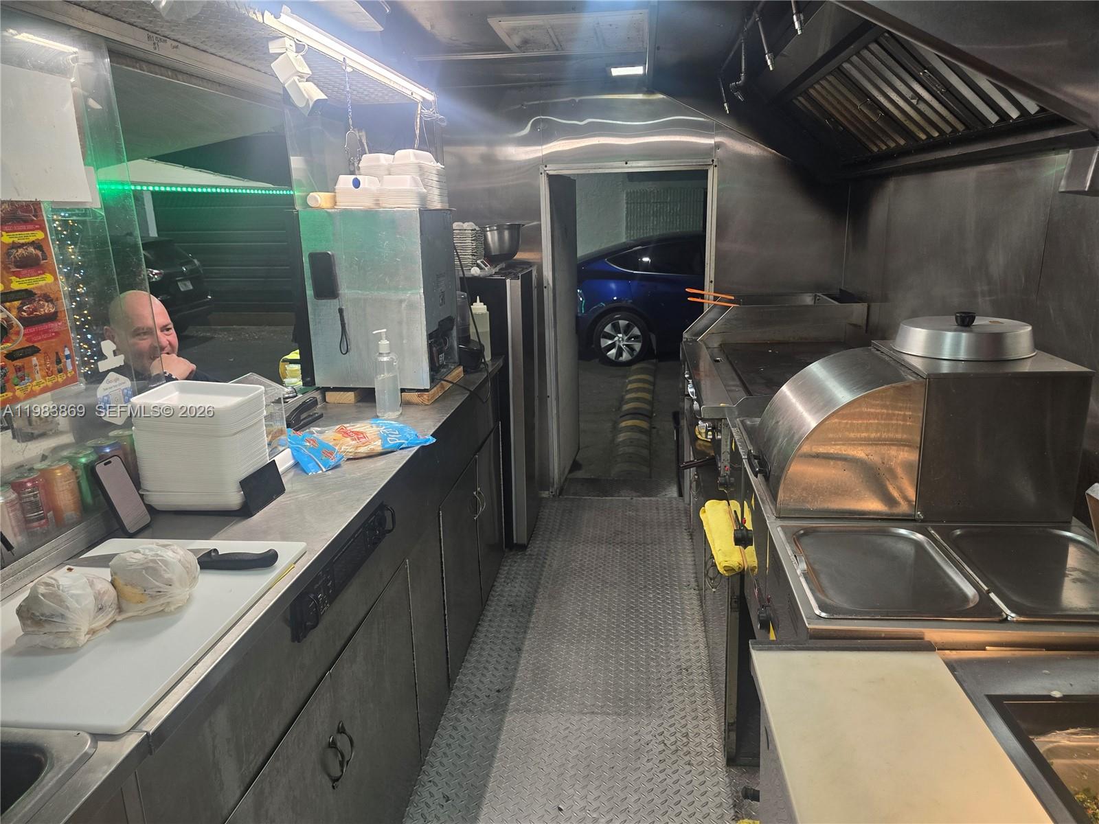   /   кв.футов $ 2026-03-16 0 Фото