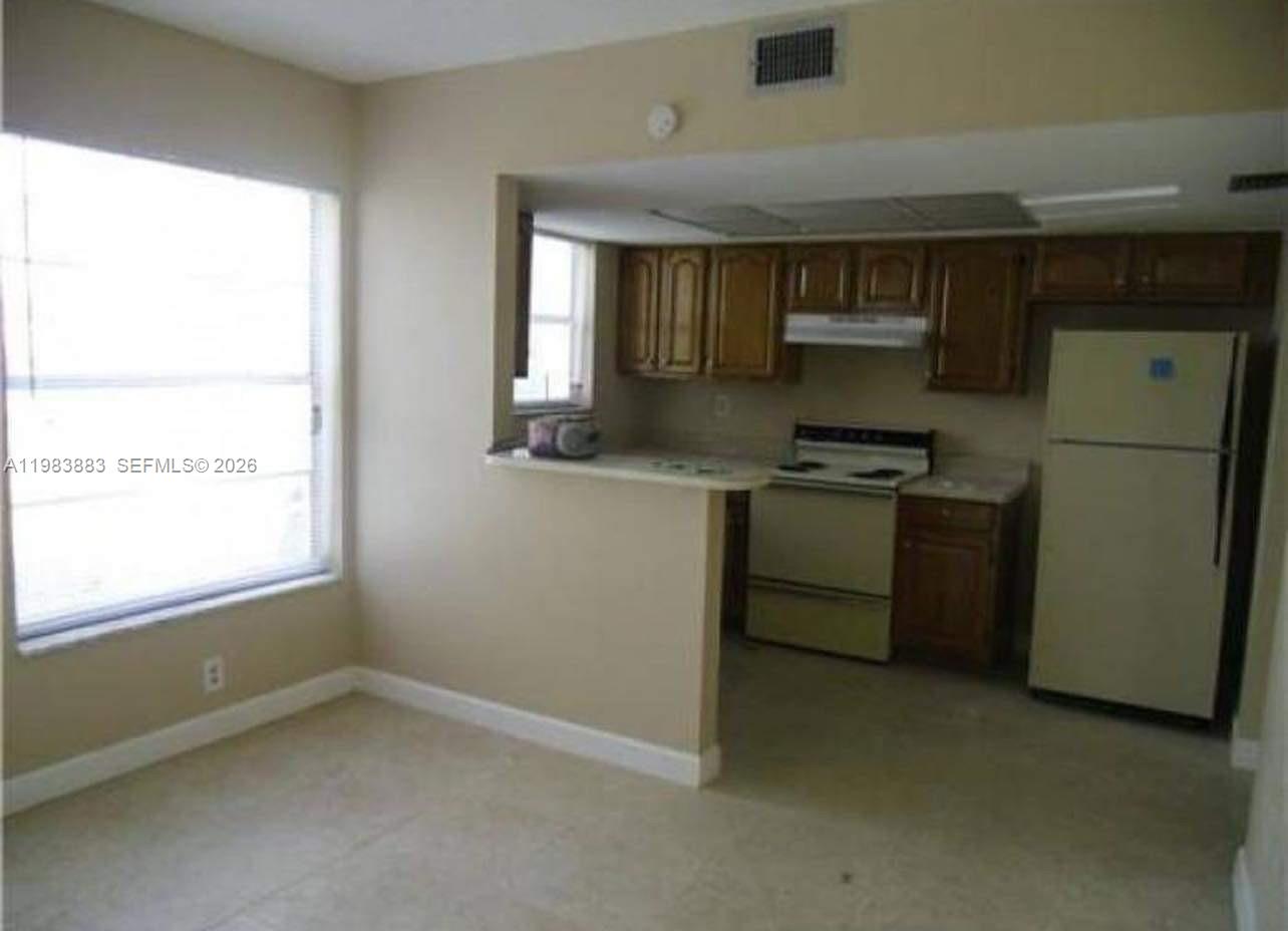6593 3 / 3 1380 sq. ft. $ 2026-03-16 0 Photo