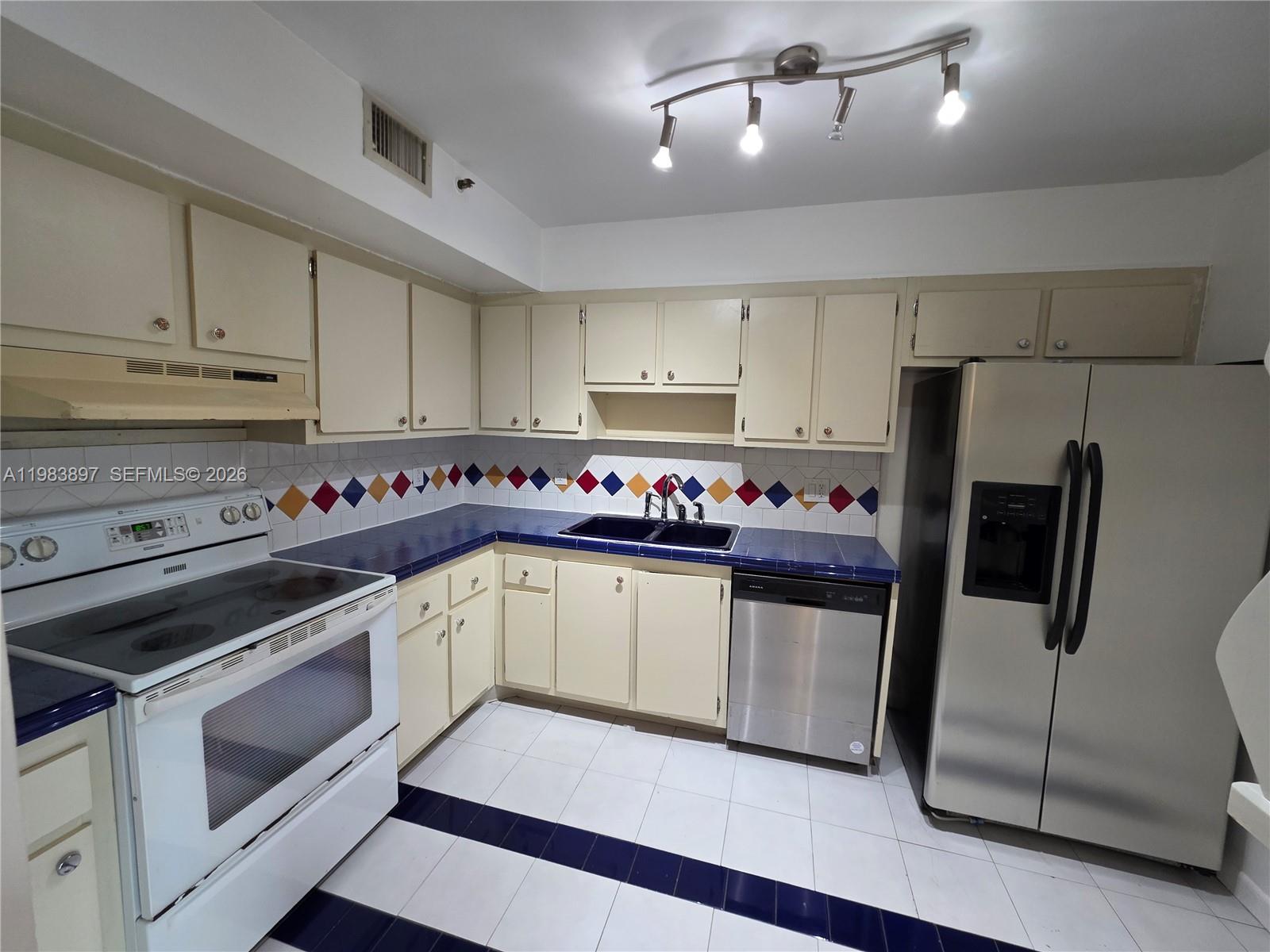 210 2 / 2 1100 sq. ft. $ 2026-03-16 0 Photo