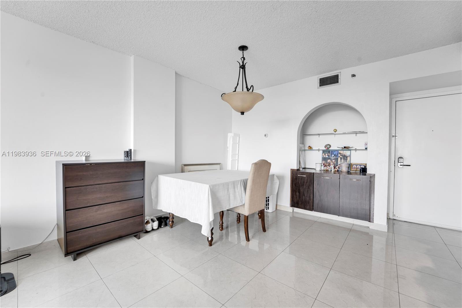 704 3 / 2 1100 sq. ft. $ 2026-03-16 0 foto