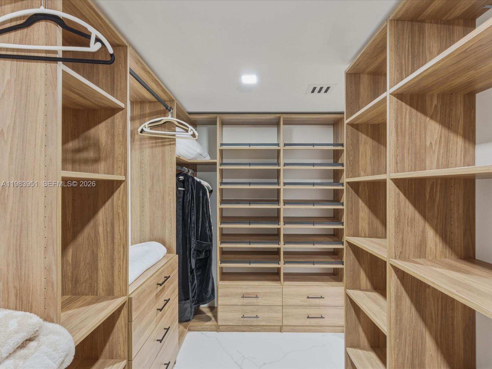 1501 2 / 2 1690 кв.футов $ 2026-03-16 0 Фото