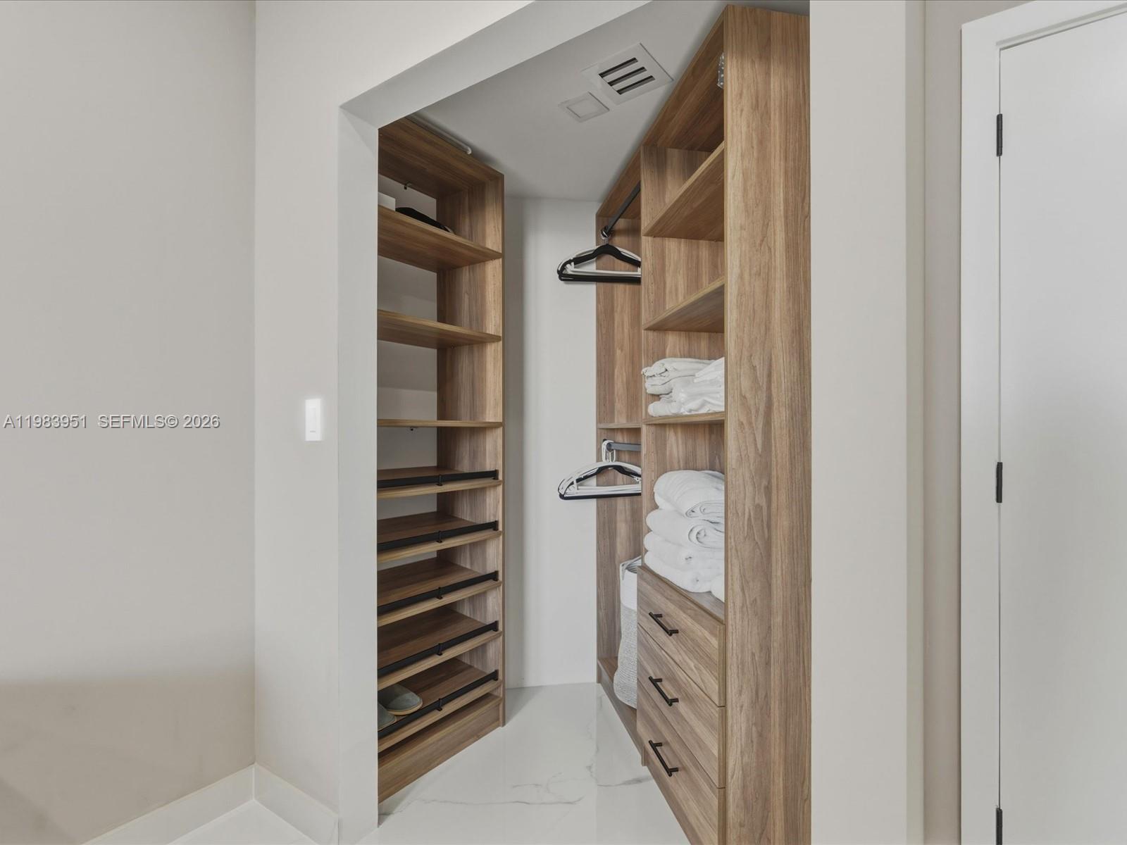 1501 2 / 2 1690 кв.футов $ 2026-03-16 0 Фото