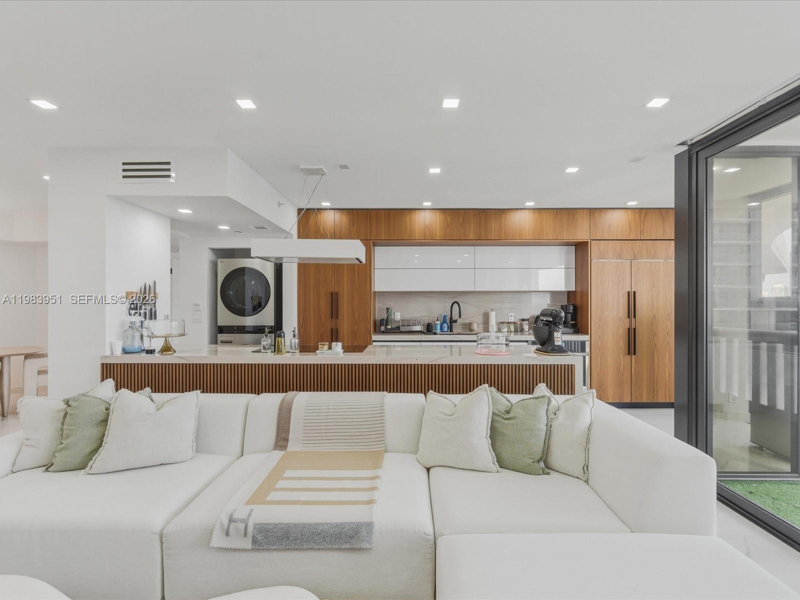 1501 2 / 2 1690 кв.футов $ 2026-03-16 0 Фото