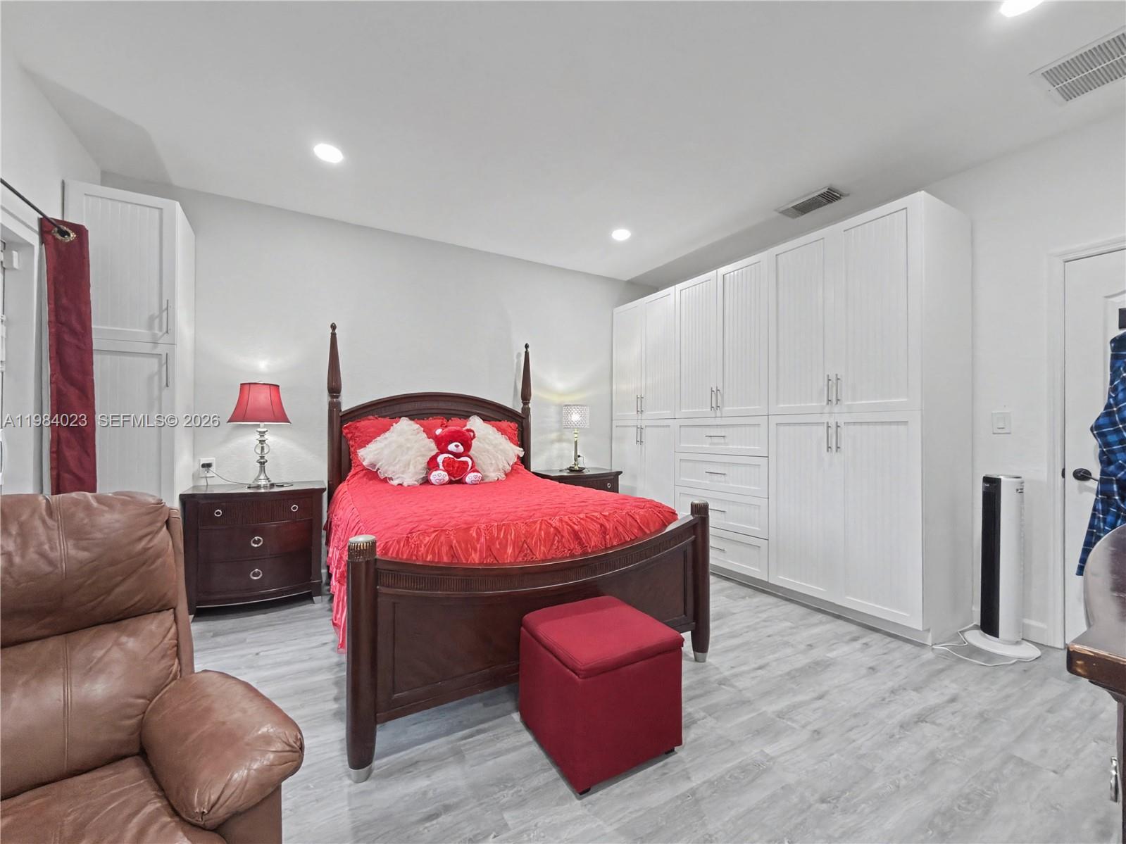 11300 4 / 3 1672 sq. ft. $ 2026-04-24 0 Photo