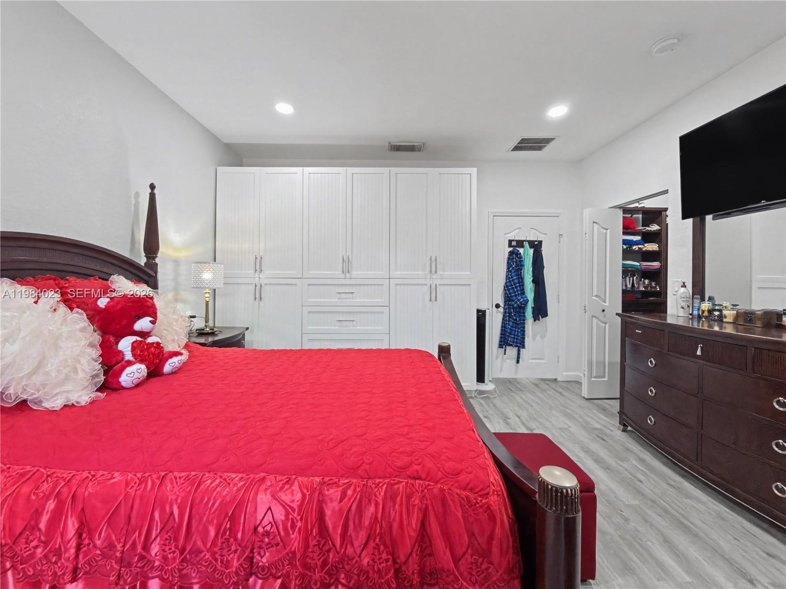 11300 4 / 3 1672 sq. ft. $ 2026-04-24 0 Photo