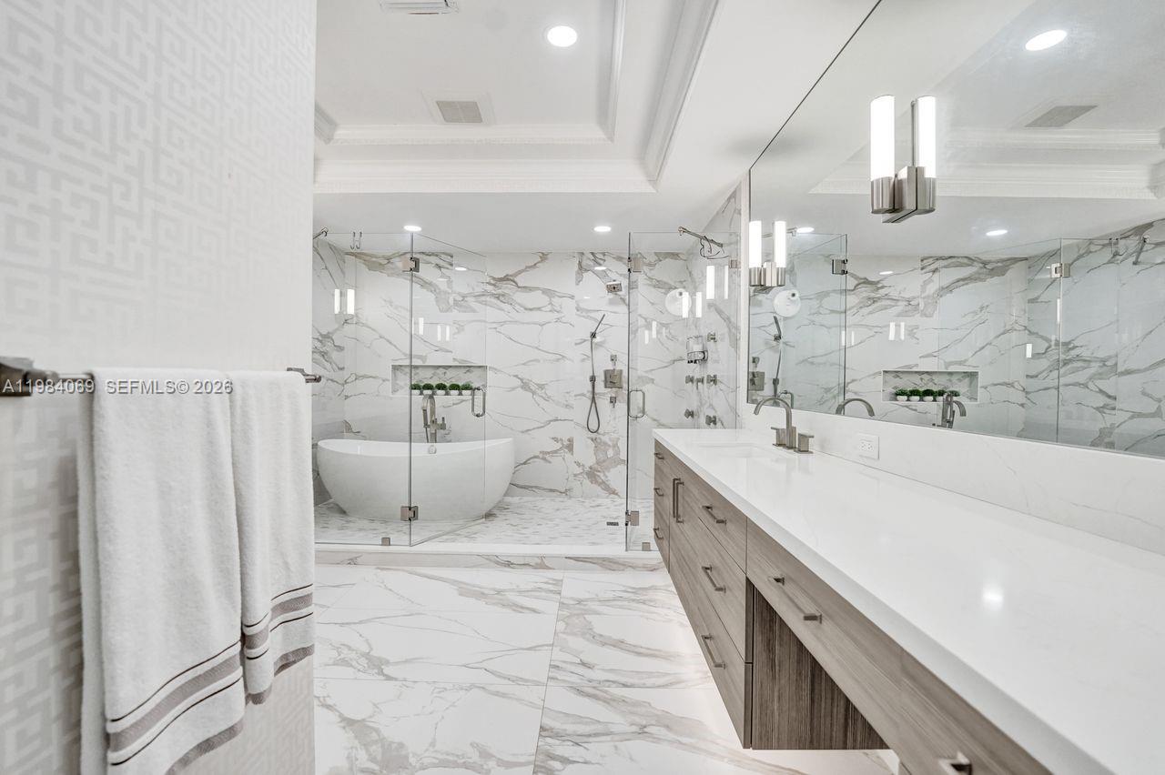 Photo of 899 Spinnaker Dr W (899), Hollywood, Florida, 33019 -