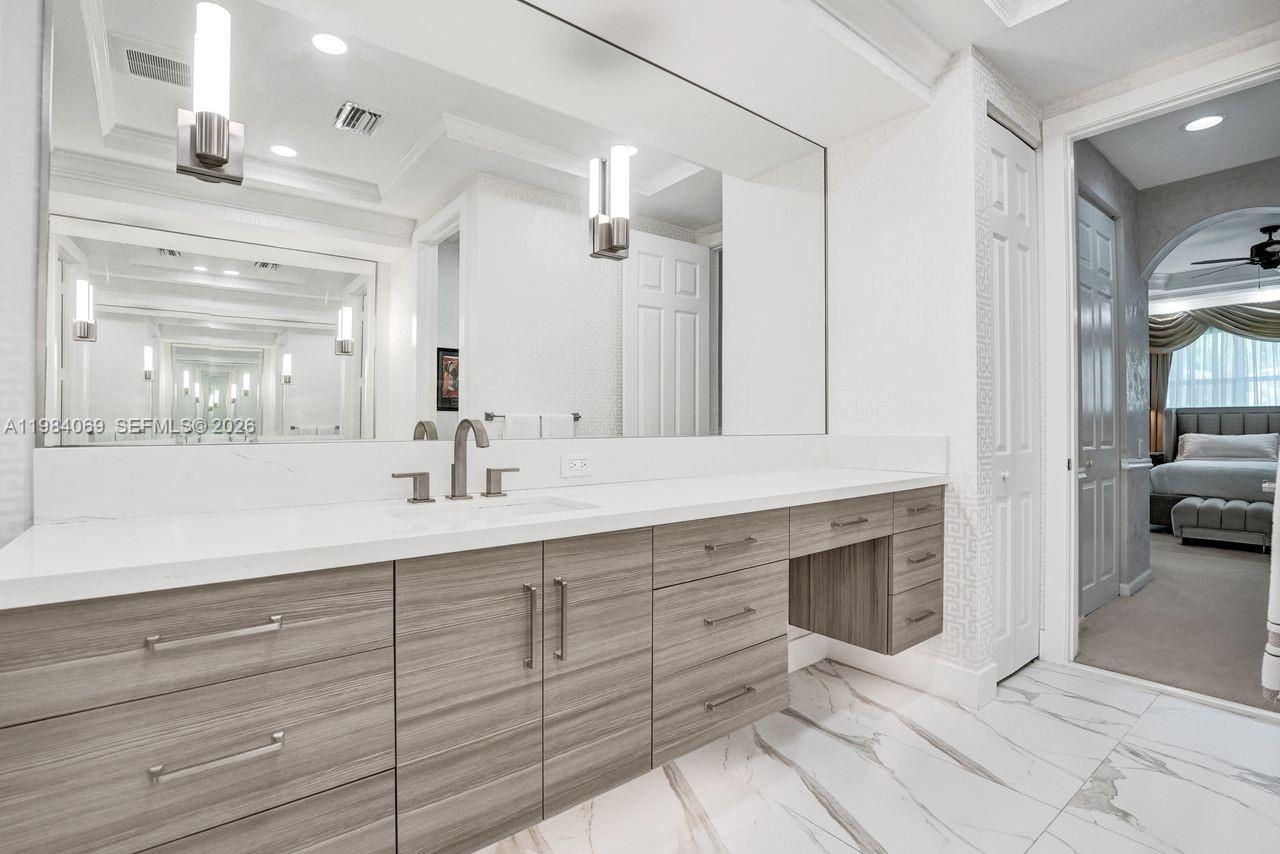 Photo of 899 Spinnaker Dr W (899), Hollywood, Florida, 33019 -