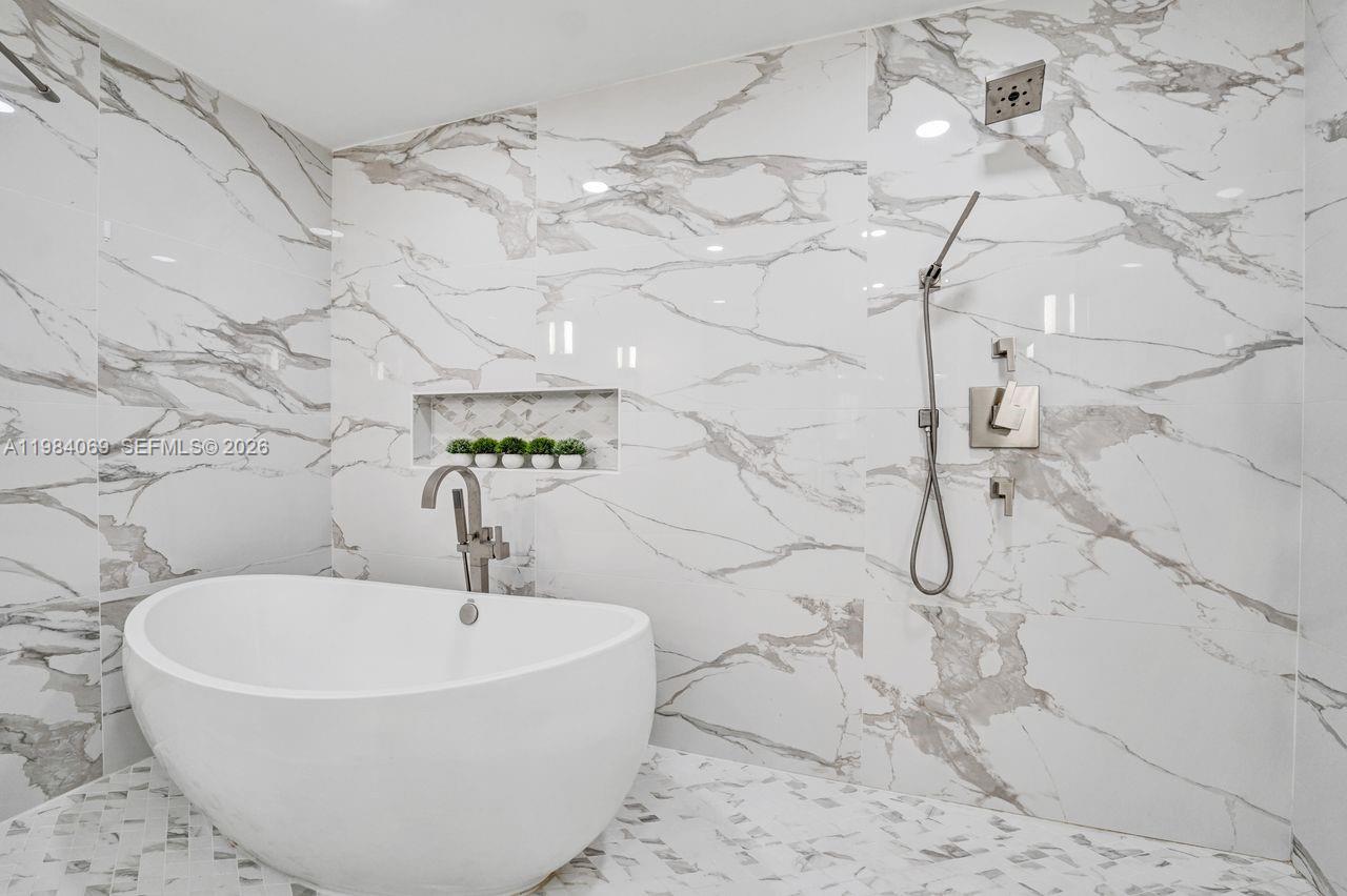 Photo of 899 Spinnaker Dr W (899), Hollywood, Florida, 33019 -