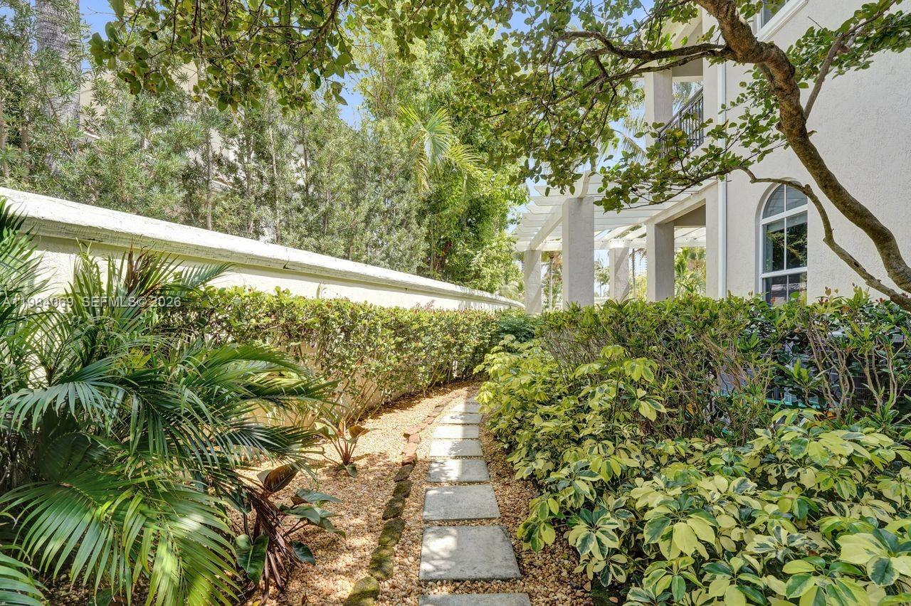 Photo of 899 Spinnaker Dr W (899), Hollywood, Florida, 33019 -