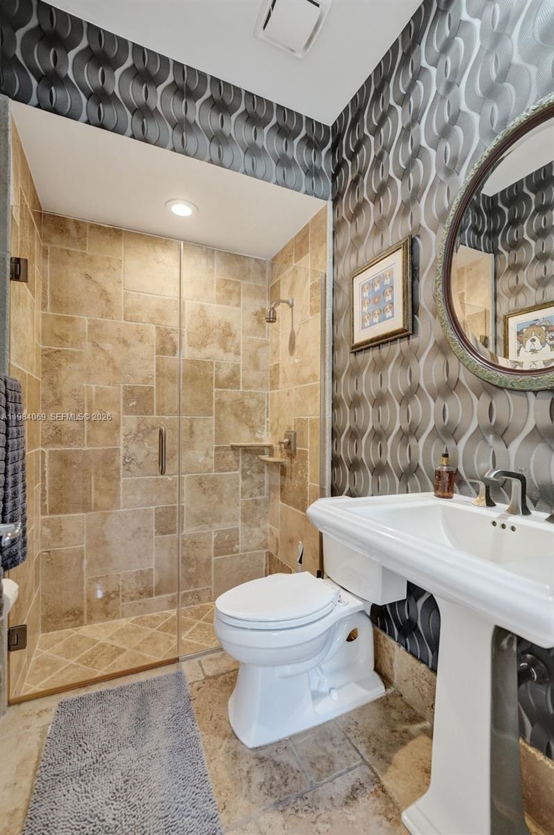 Photo of 899 Spinnaker Dr W (899), Hollywood, Florida, 33019 - Downstairs Bathroom