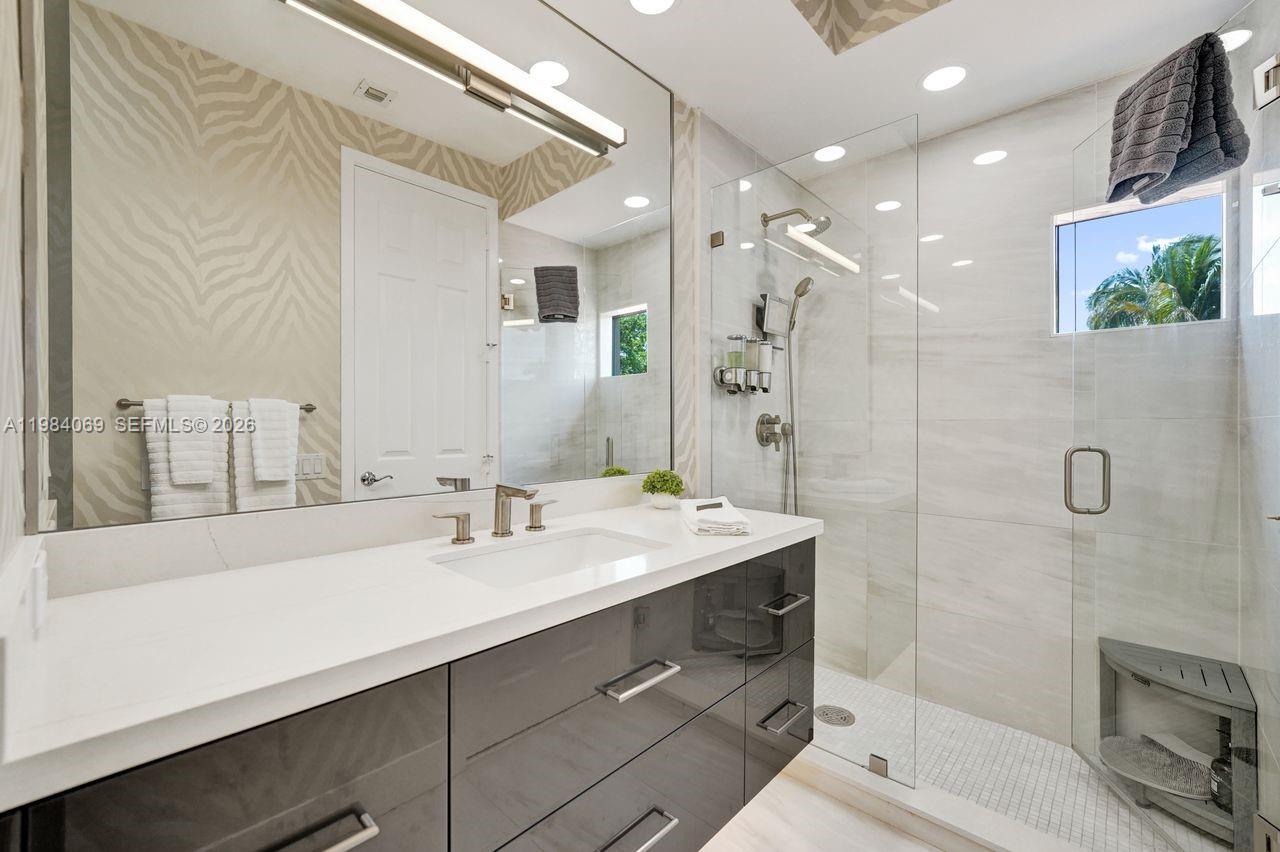 Photo of 899 Spinnaker Dr W (899), Hollywood, Florida, 33019 -