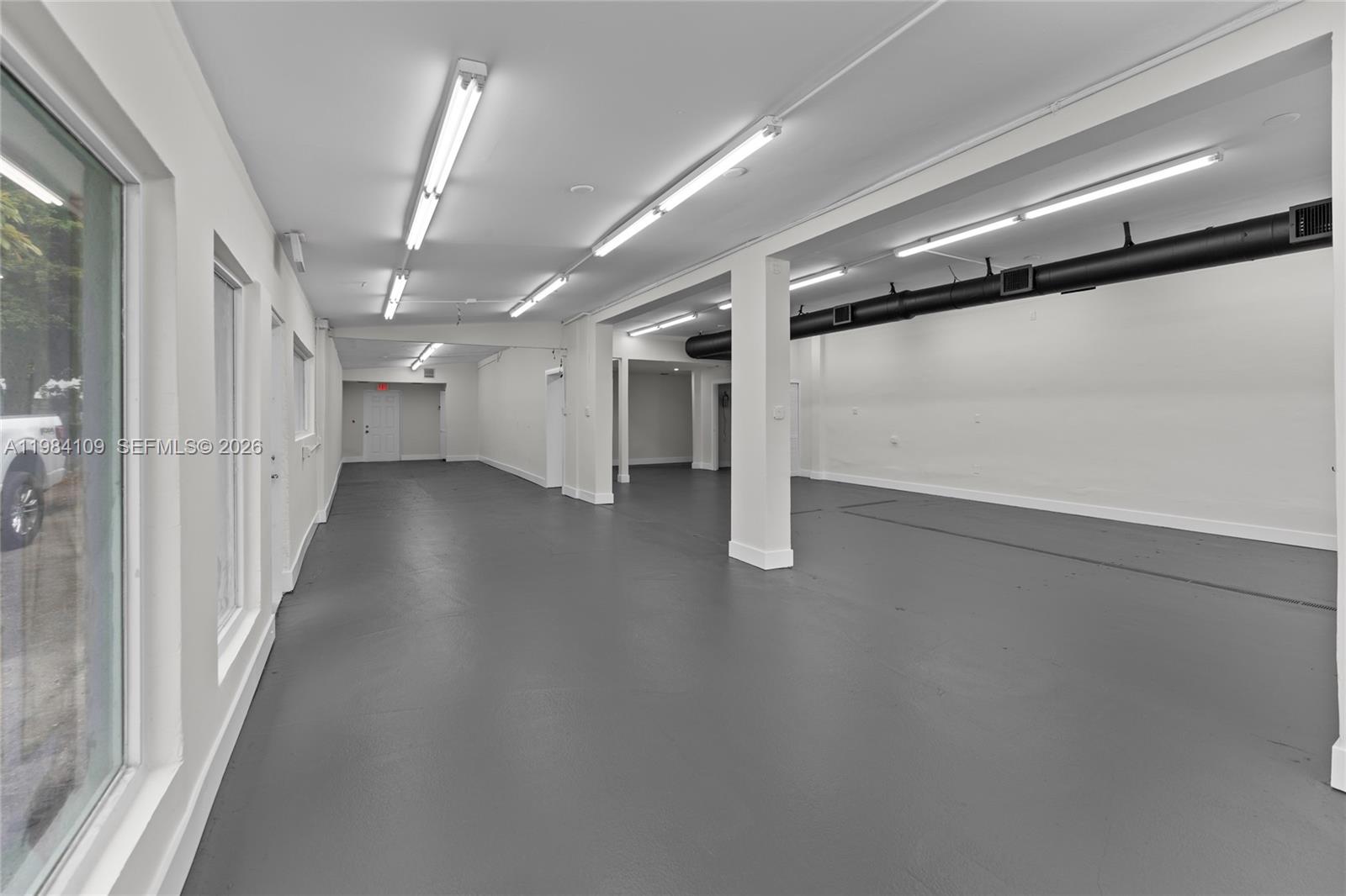 5810  /   кв.футов $ 2026-03-17 0 Фото