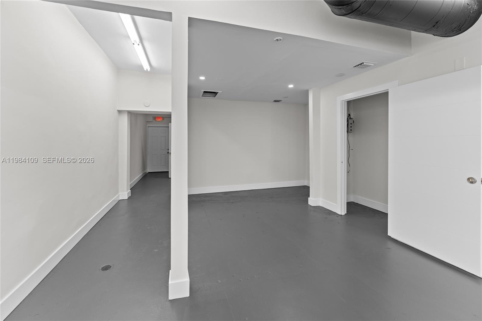 5810  /   кв.футов $ 2026-03-17 0 Фото