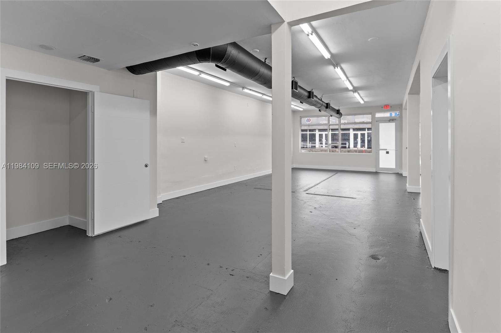 5810  /   кв.футов $ 2026-03-17 0 Фото