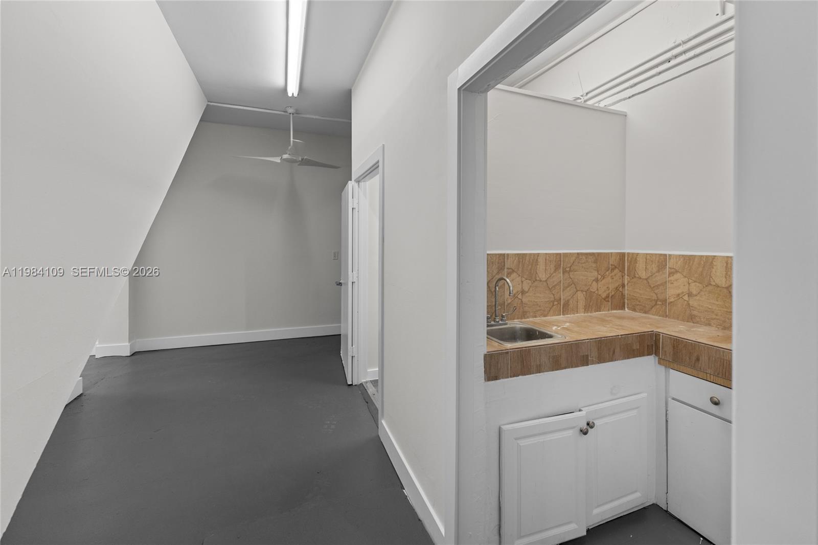 5810  /   кв.футов $ 2026-03-17 0 Фото