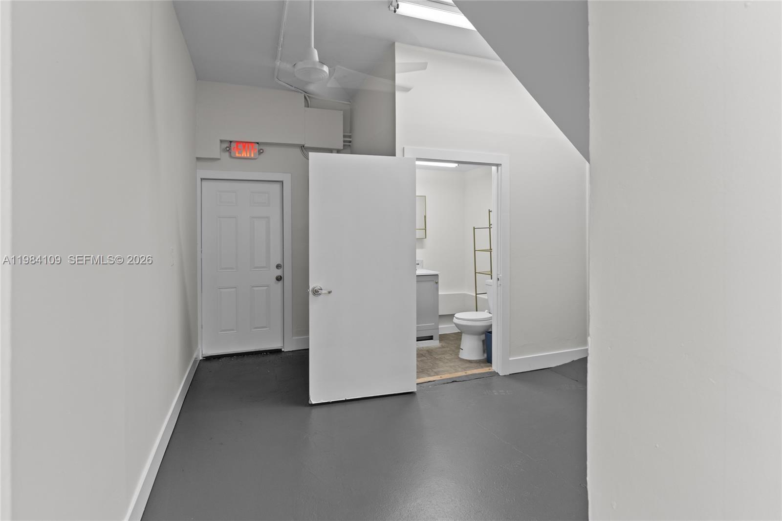 5810  /   кв.футов $ 2026-03-17 0 Фото