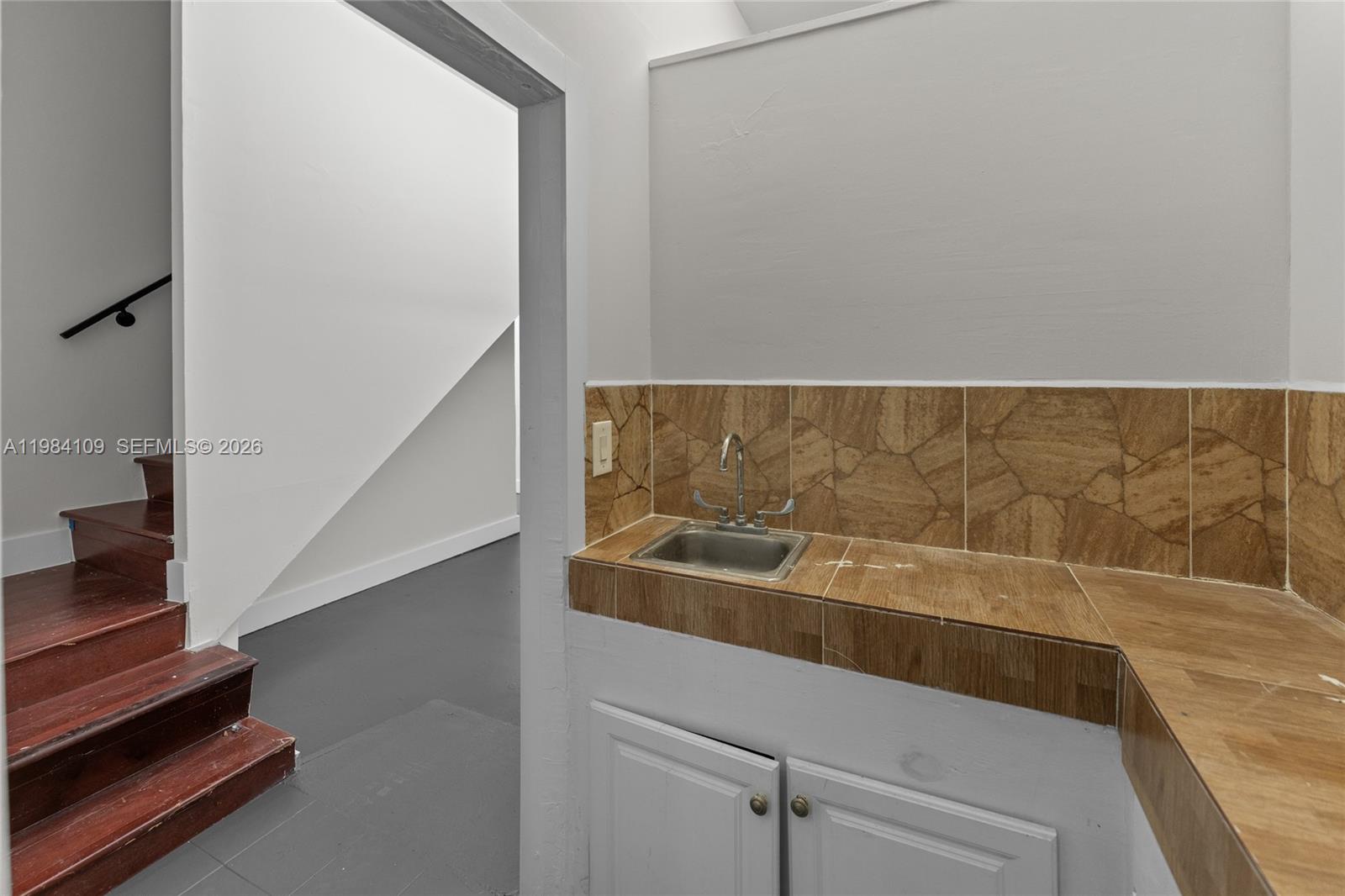 5810  /   кв.футов $ 2026-03-17 0 Фото