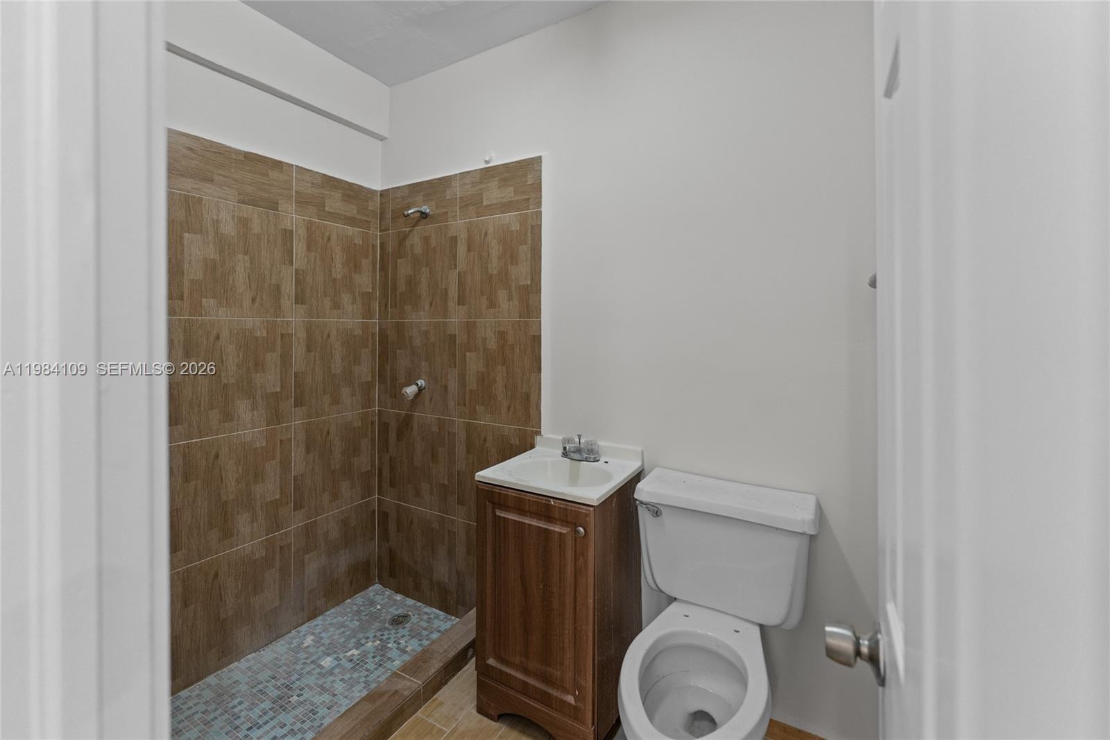 5810  /   кв.футов $ 2026-03-17 0 Фото