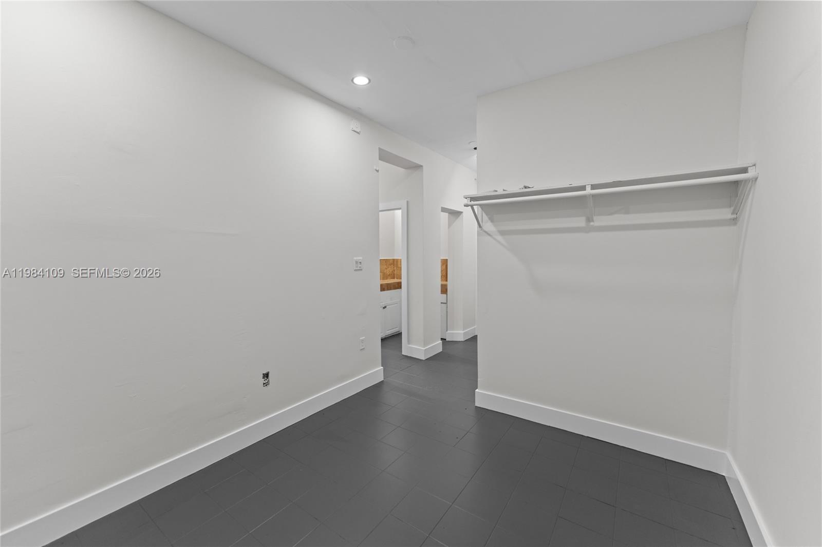 5810  /   кв.футов $ 2026-03-17 0 Фото