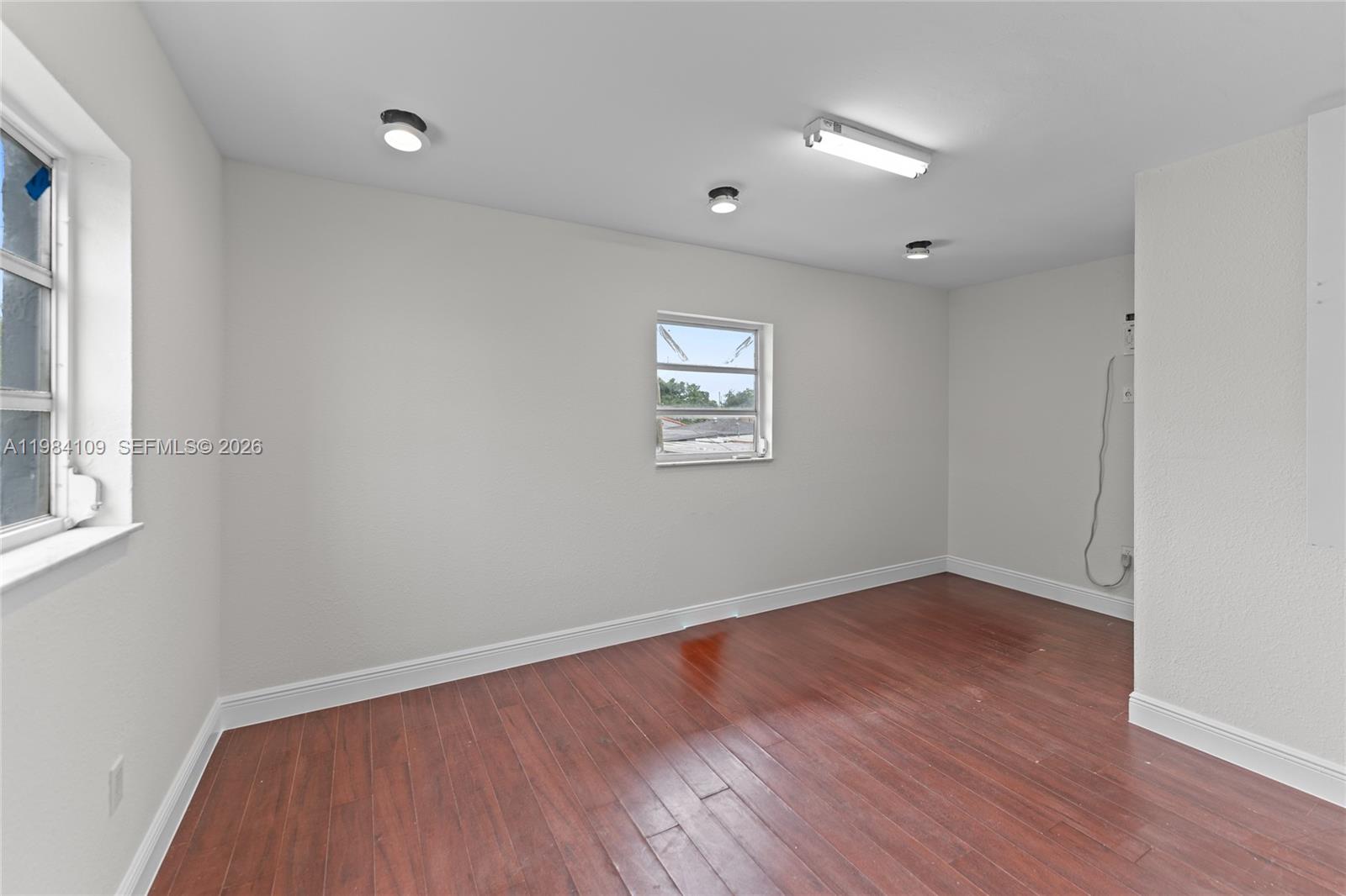 5810  /   кв.футов $ 2026-03-17 0 Фото