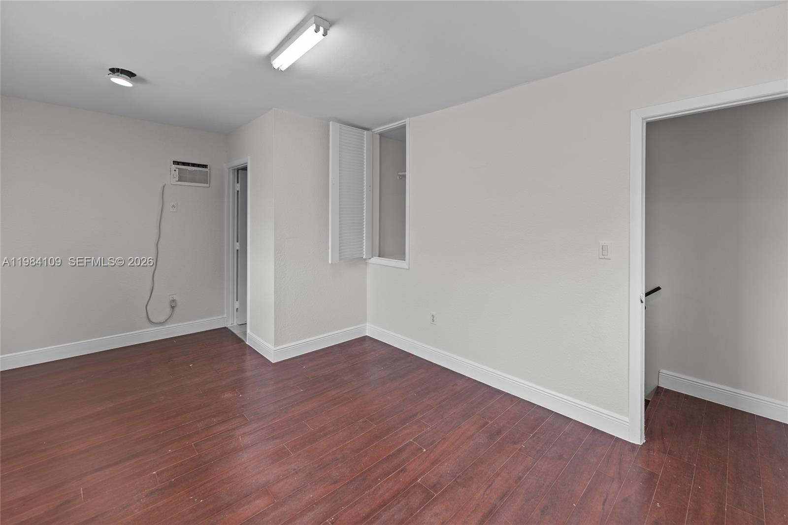 5810  /   кв.футов $ 2026-03-17 0 Фото