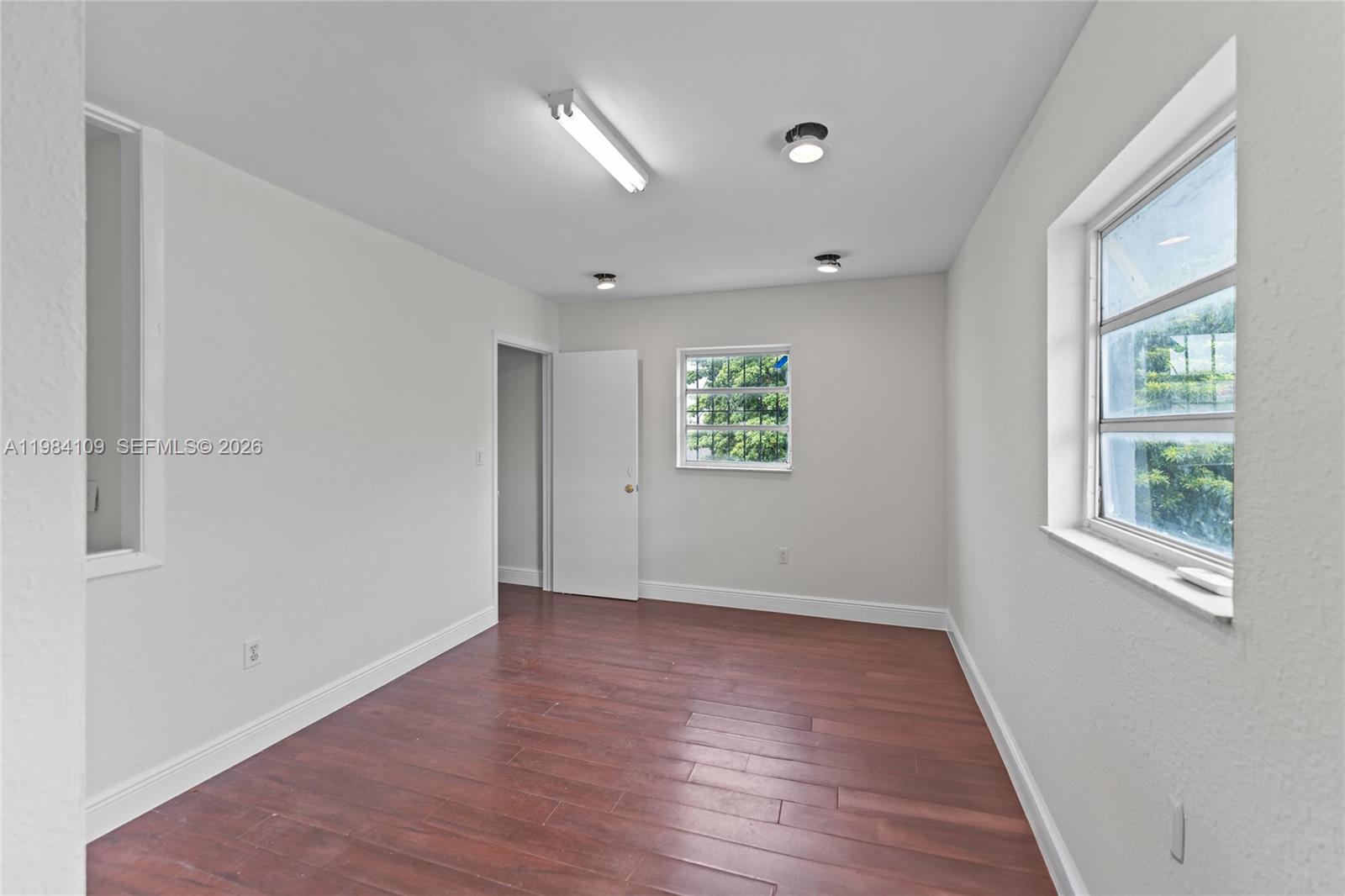 5810  /   кв.футов $ 2026-03-17 0 Фото