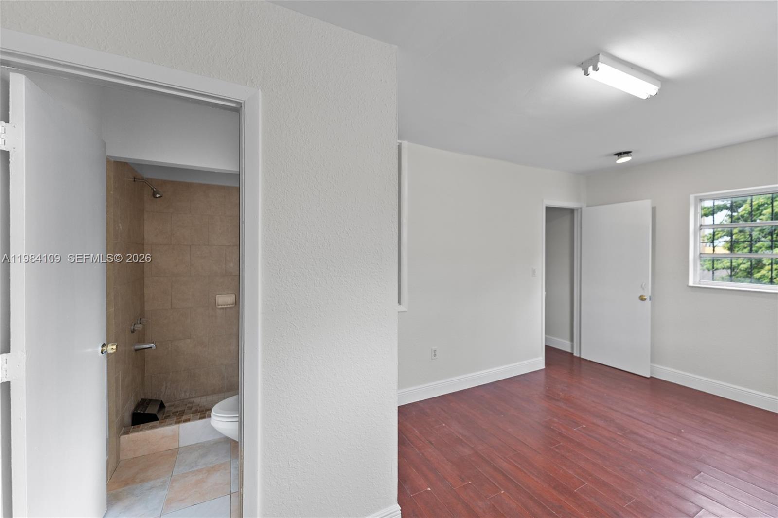 5810  /   кв.футов $ 2026-03-17 0 Фото