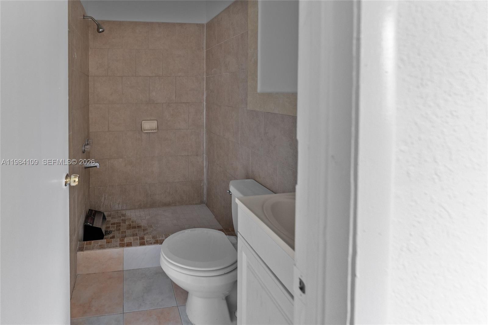 5810  /   кв.футов $ 2026-03-17 0 Фото