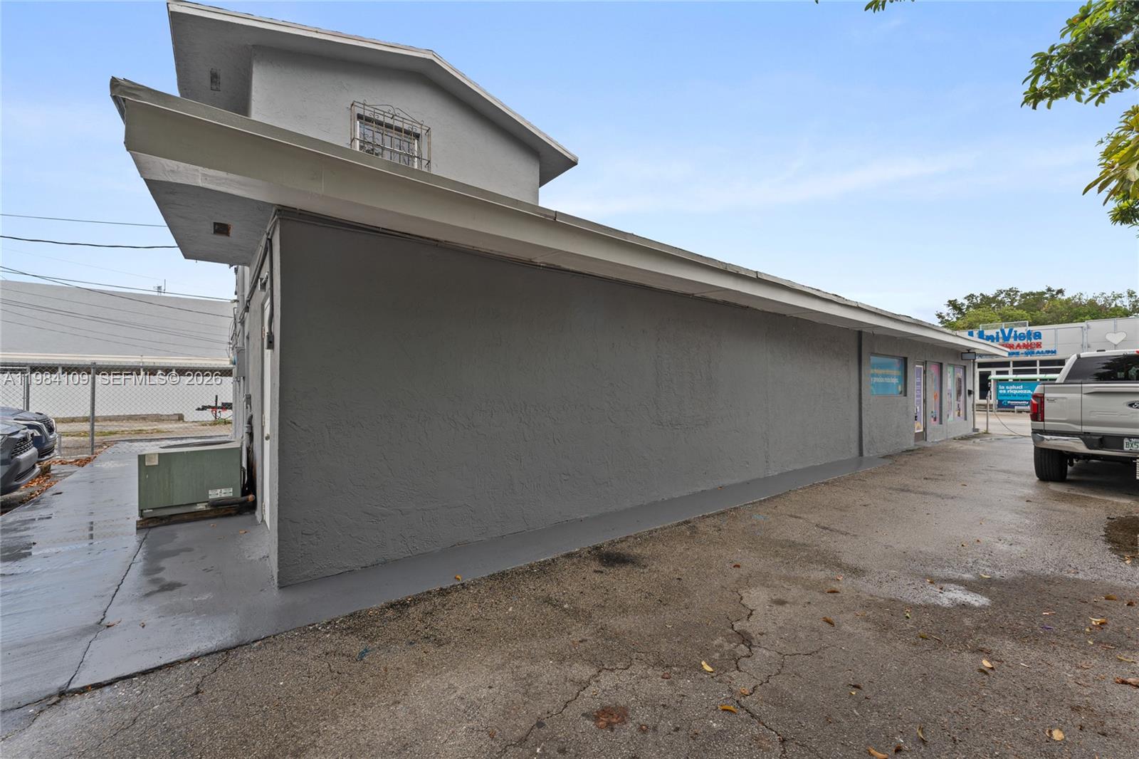 5810  /   кв.футов $ 2026-03-17 0 Фото