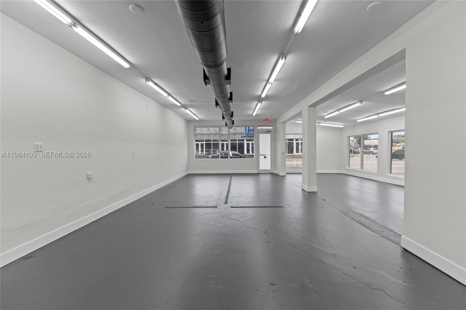 5810  /   кв.футов $ 2026-03-17 0 Фото