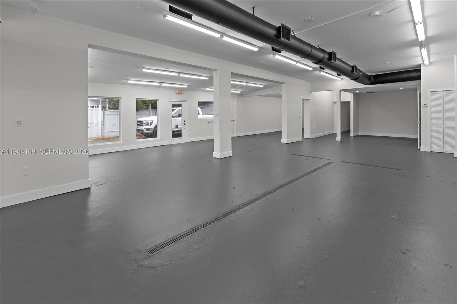 5810  /   кв.футов $ 2026-03-17 0 Фото