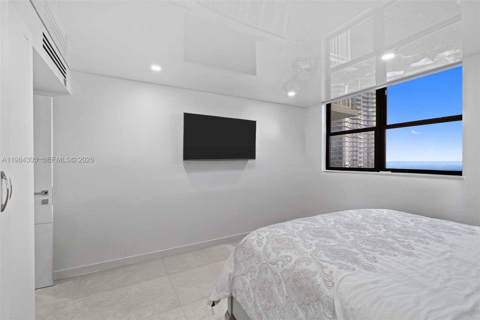 2319 3 / 3 2262 sq. ft. $ 2026-03-17 0 Photo