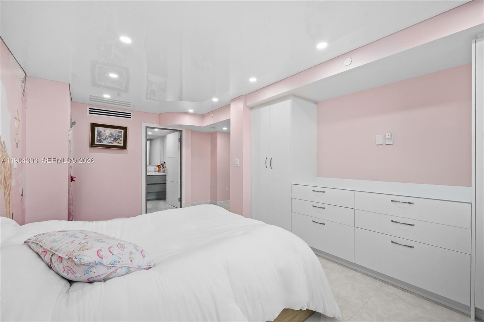 2319 3 / 3 2262 sq. ft. $ 2026-03-17 0 Photo