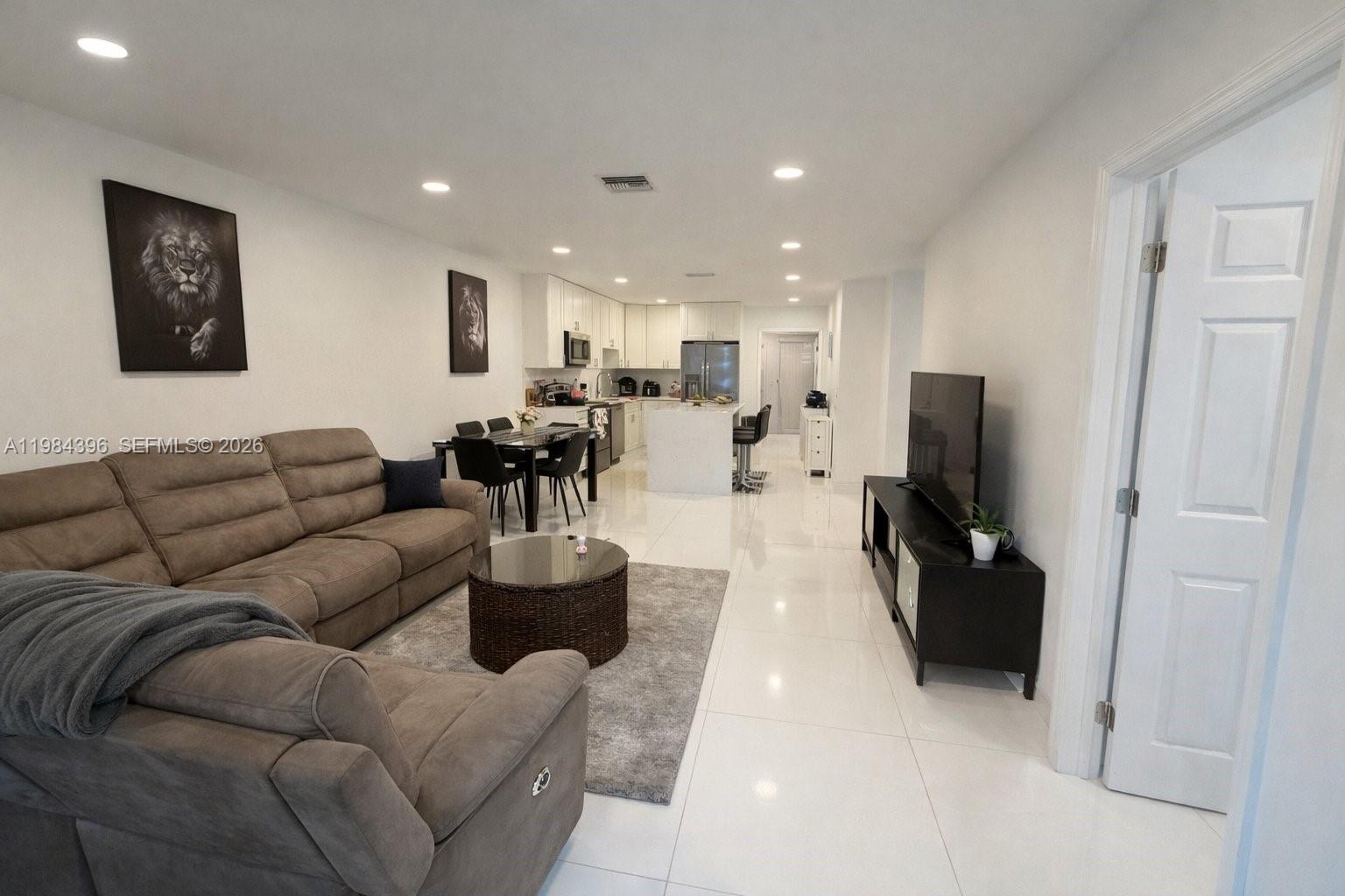   /  2582 sq. ft. $ 2026-03-17 0 foto